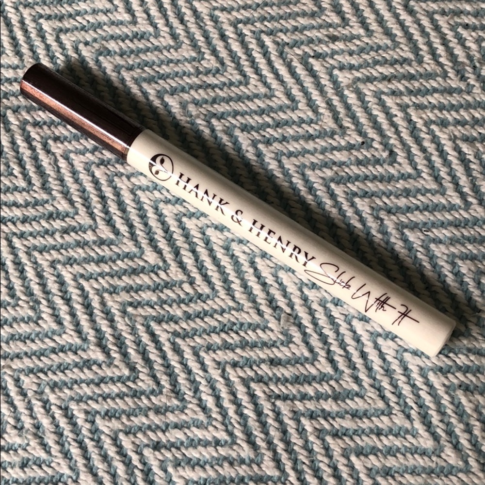 Hank & Henry  long wear liquid eyeliner